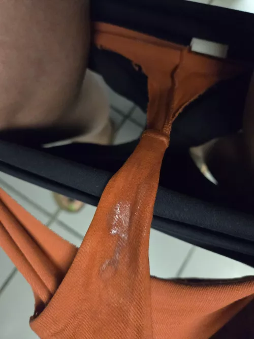 Sexted on the plane 😈 had a wet surprise when I landed 🥵