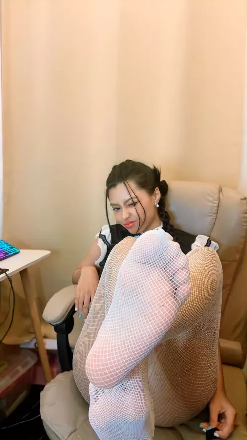 Wanna bet if I can make you cum in a minute with my feet?