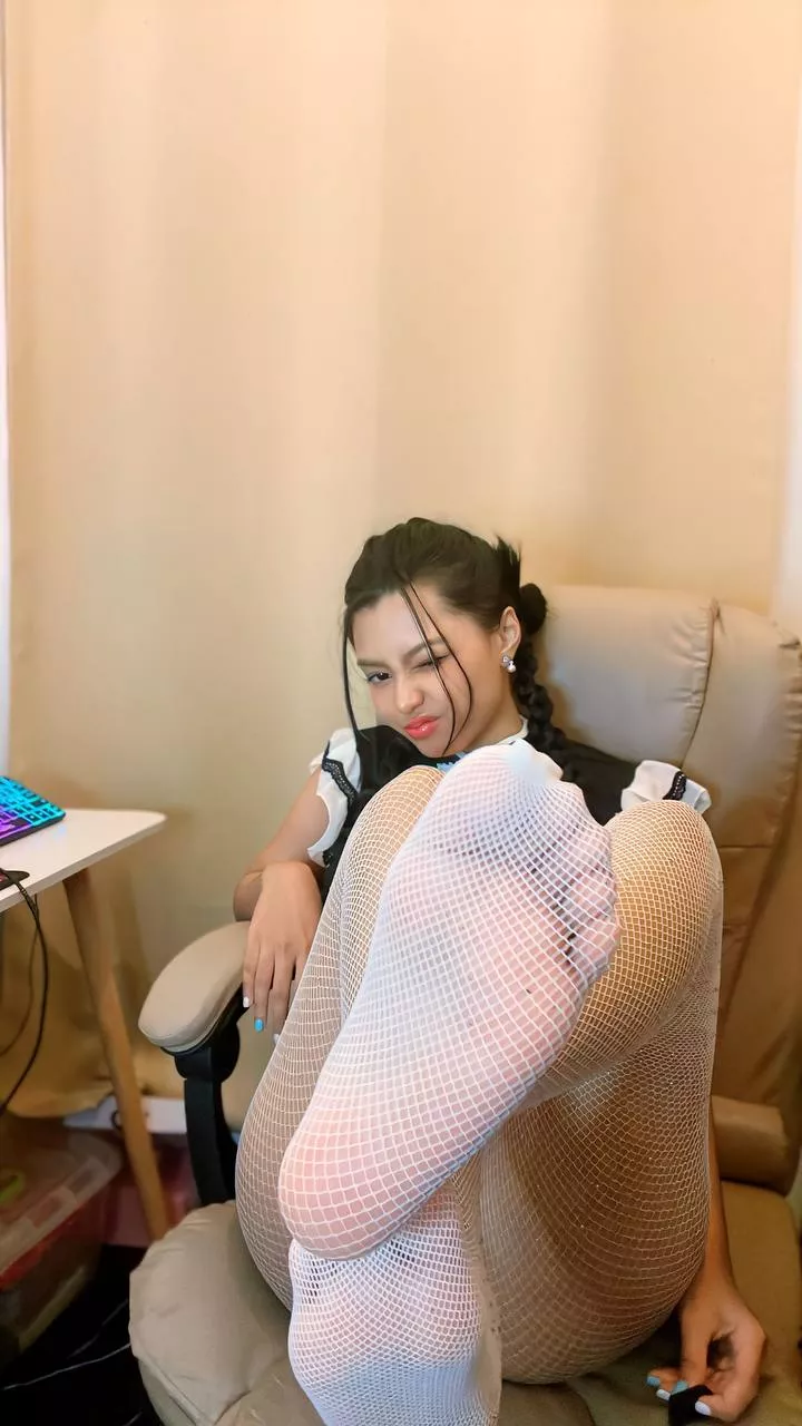 Wanna bet if I can make you cum in a minute with my feet?