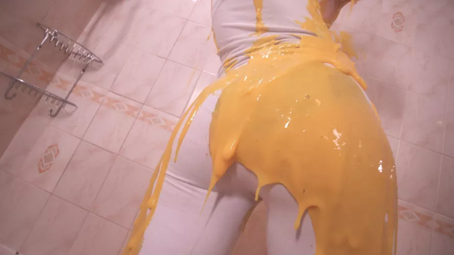 Who likes seeing me getting all messy?!💦💛