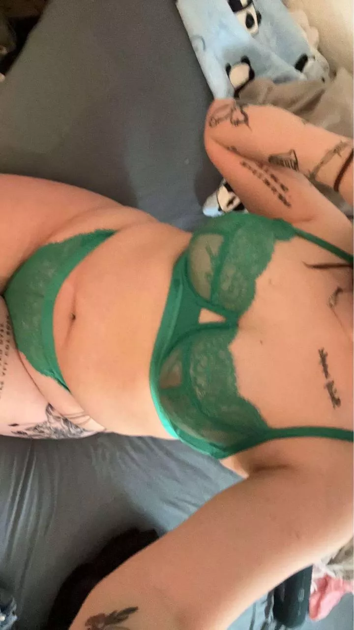 Who wants to come over and have some fun?😋