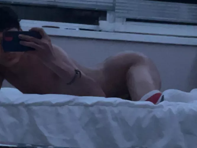 18 cute bottom looking for fit & hung tops only. masc, muscular+ @btmsr4y