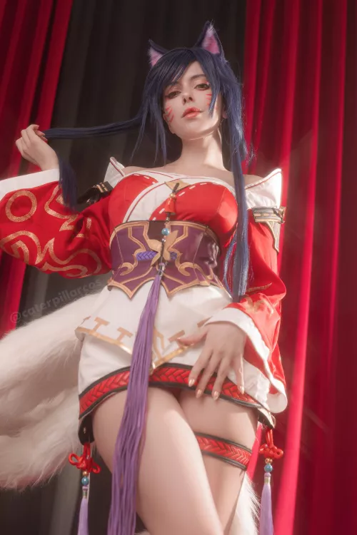 Ahri by (CaterpillarCosplay)