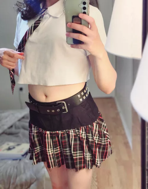 Cute outfit or nah? >_>