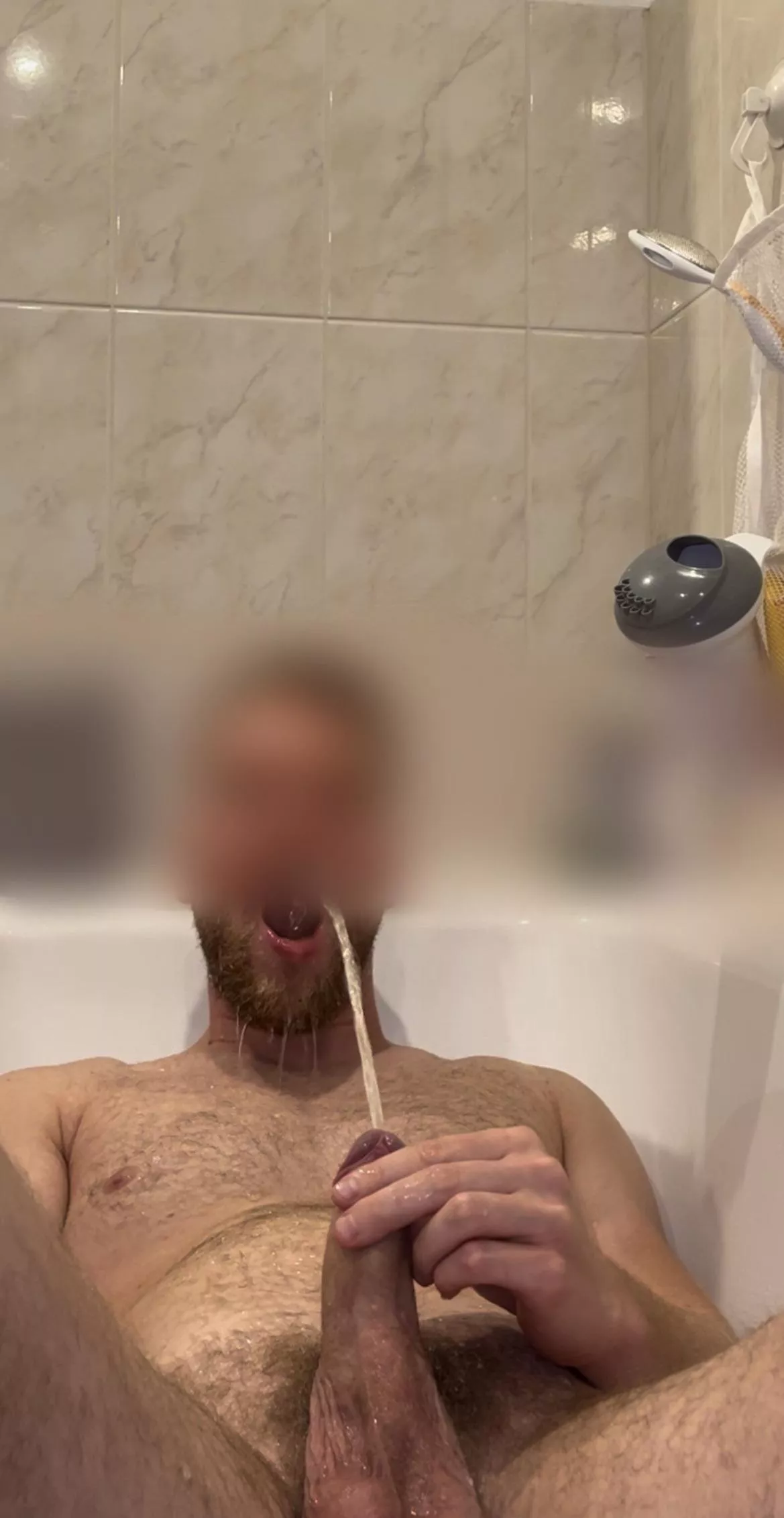 Golden champagne time 🍾