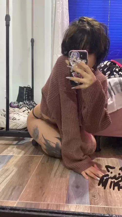 Kneeling down like a good girl 