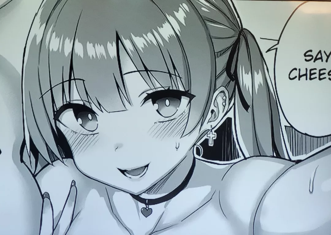 Mono: 1girl, heart choker, cross earring, text box says say cheese