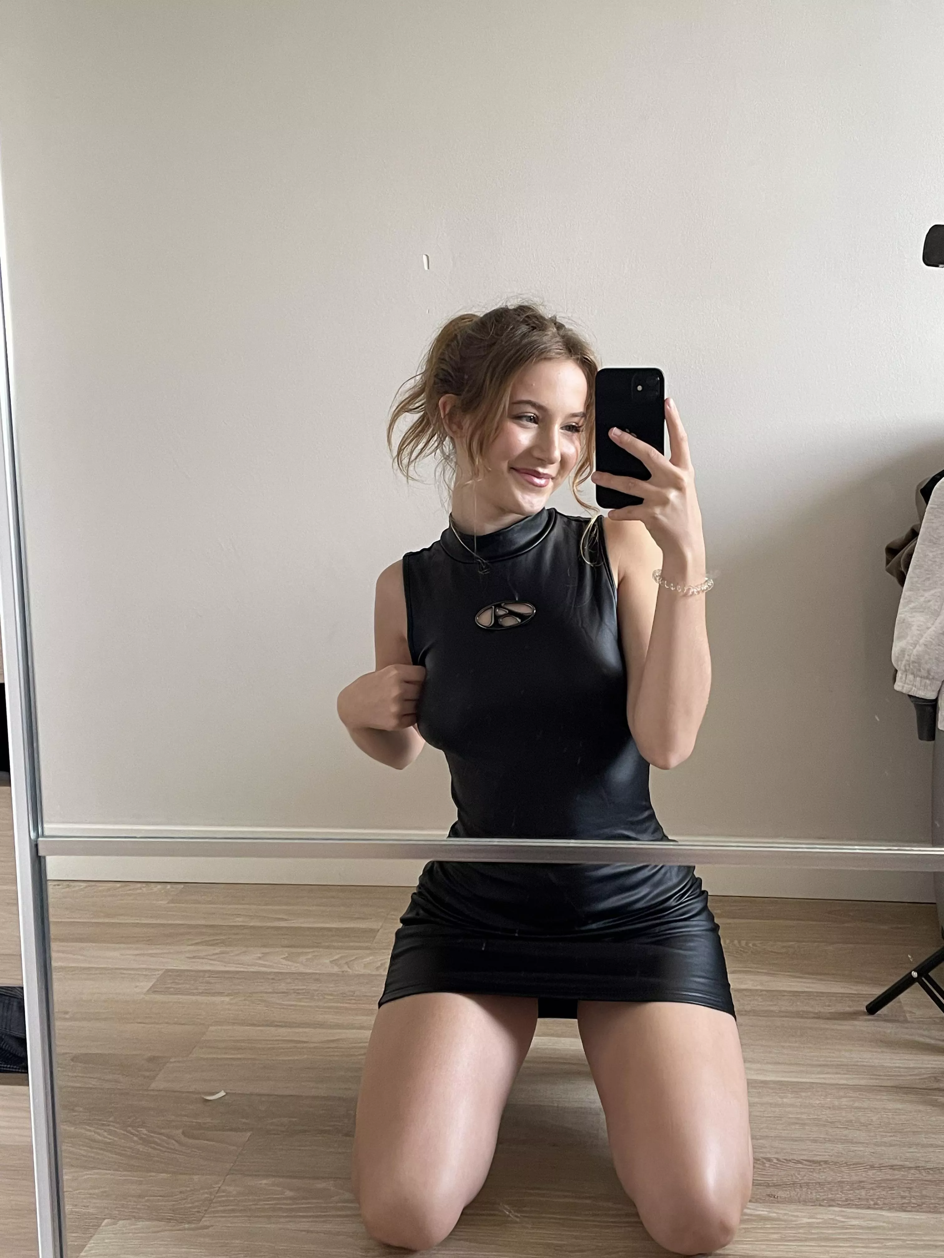 There's just something about leather that gets me hot