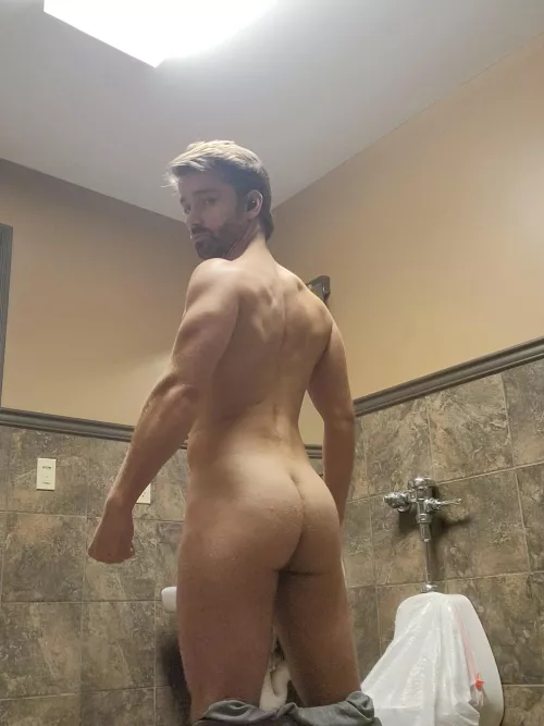 You like the view back there baby 😈