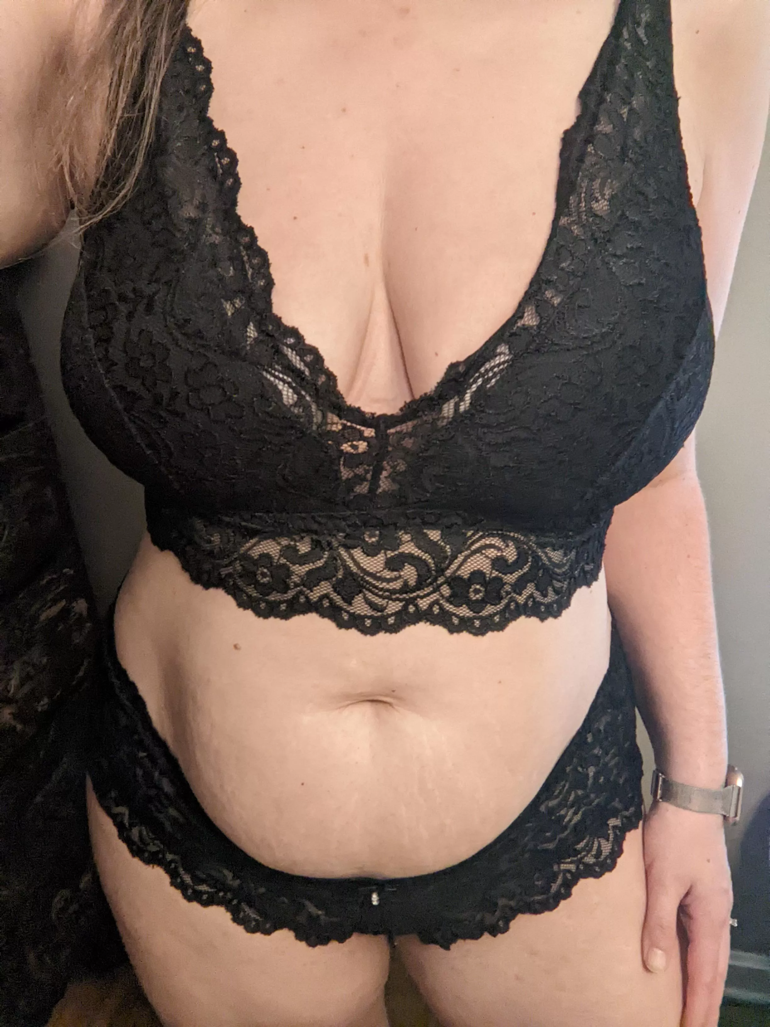 You might see frumpy house clothes, but just take a look at what she's wearing beneath 