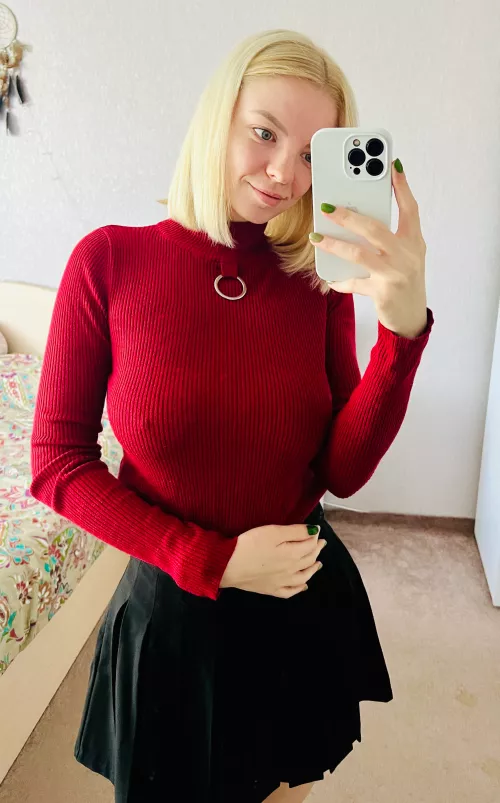 Going braless to catch your eye