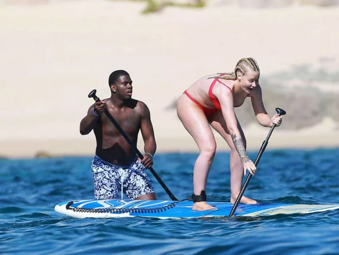 He couldnt resist staring 😂 