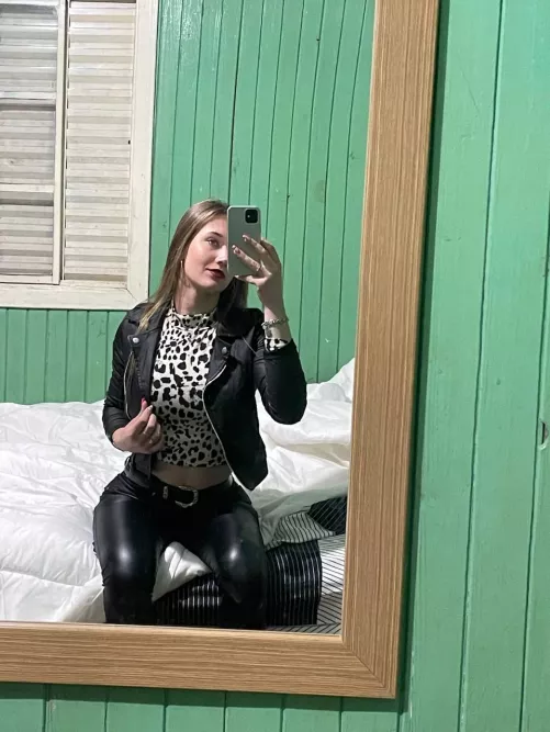 i hope guys find me sexy in this top
