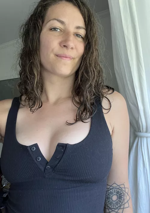 It’s a beautiful day for a swim 💦 [f]