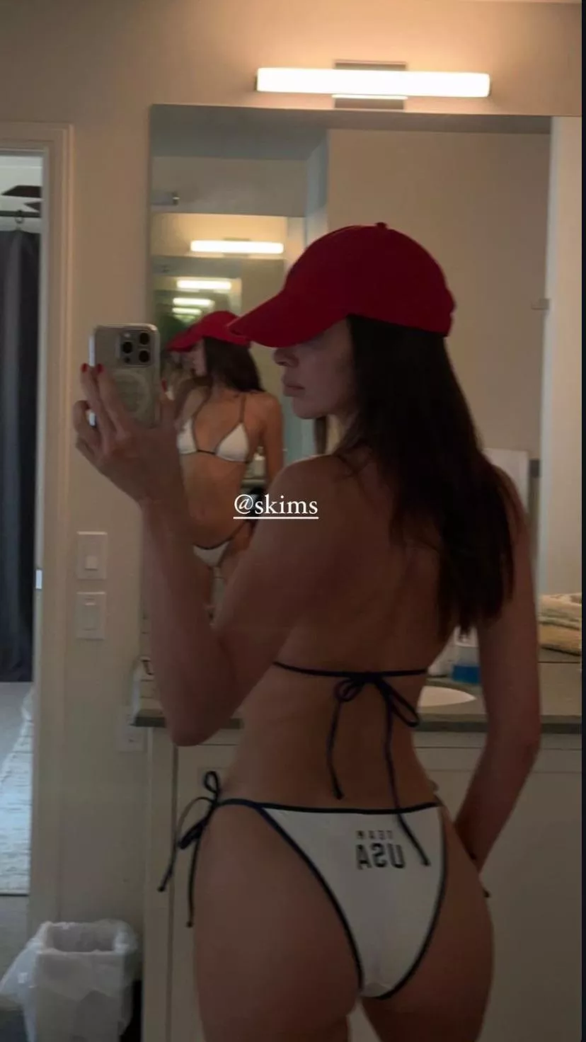 Kendall’s booty 🍑🤤