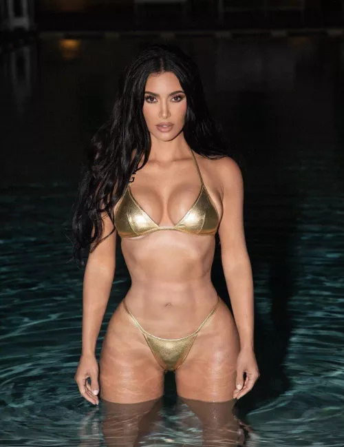 Kim in gold bikini 😎