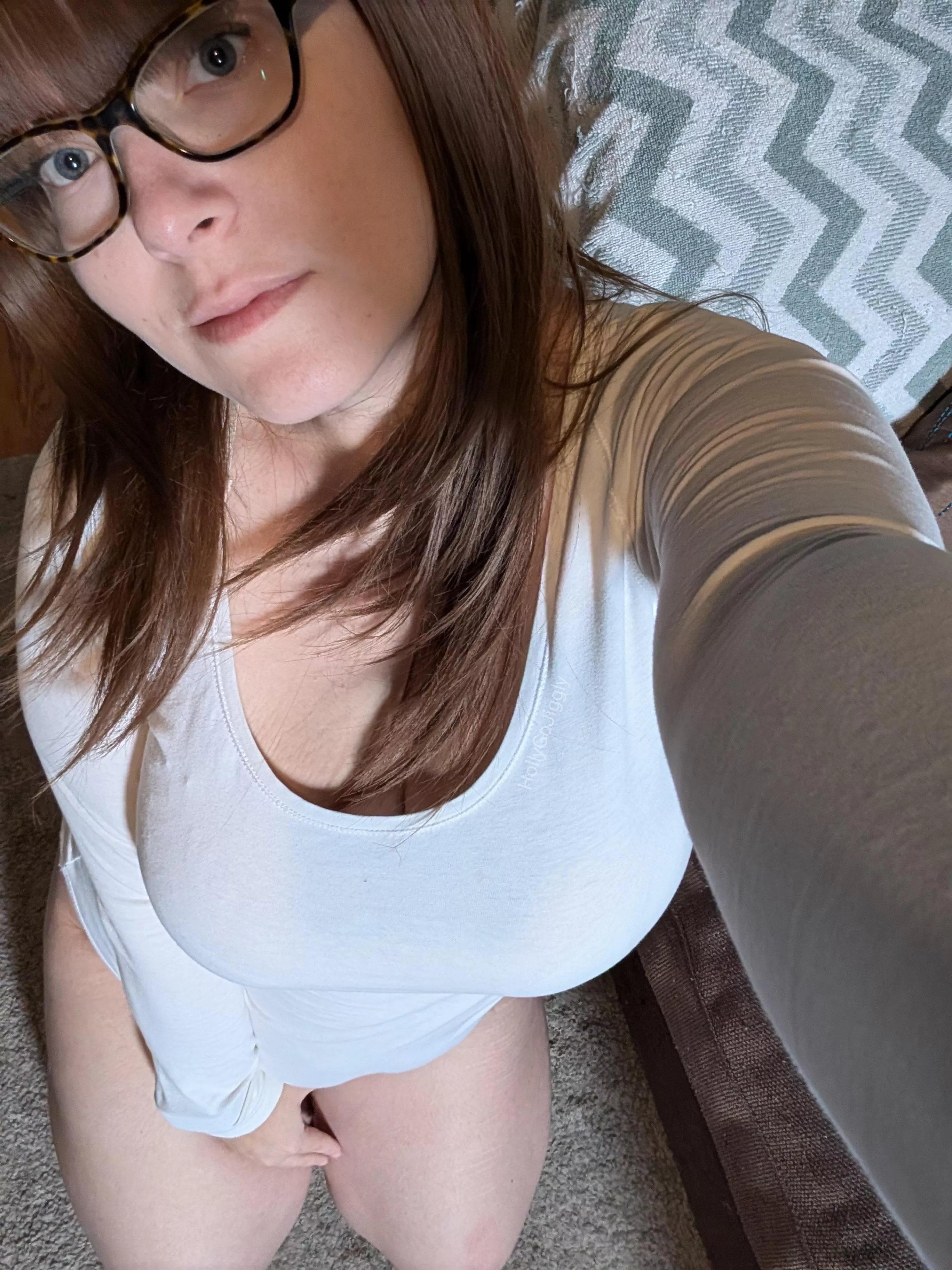 Nobody likes wearing pants 😛 [F]