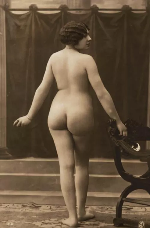 Sir, I do hire a new maid. She hath not uniform nor working attire, but as a progressive employer I offer to provide these at no charge. I use the latest wet collodion photographic method to ensure perfect clothing fit. This do greatly please my new maid