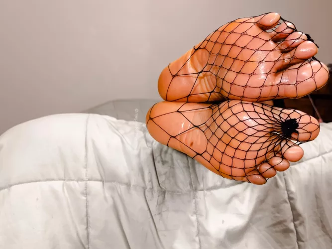 Soles in fishnets still make you 💦? 