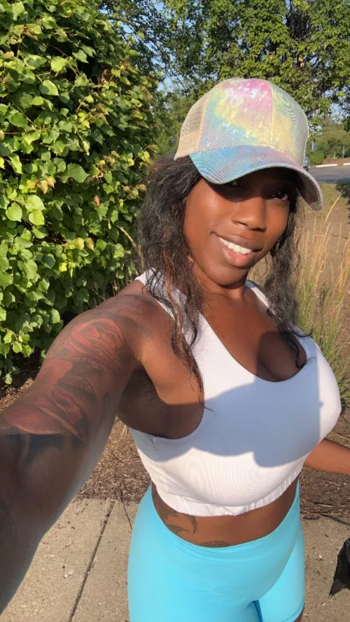 Tattooed bit thick milf