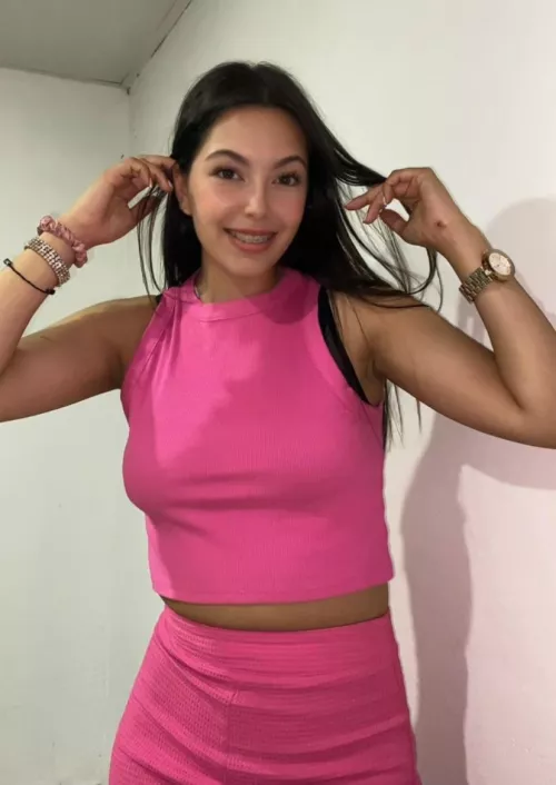 What’s cuter this crop top or me