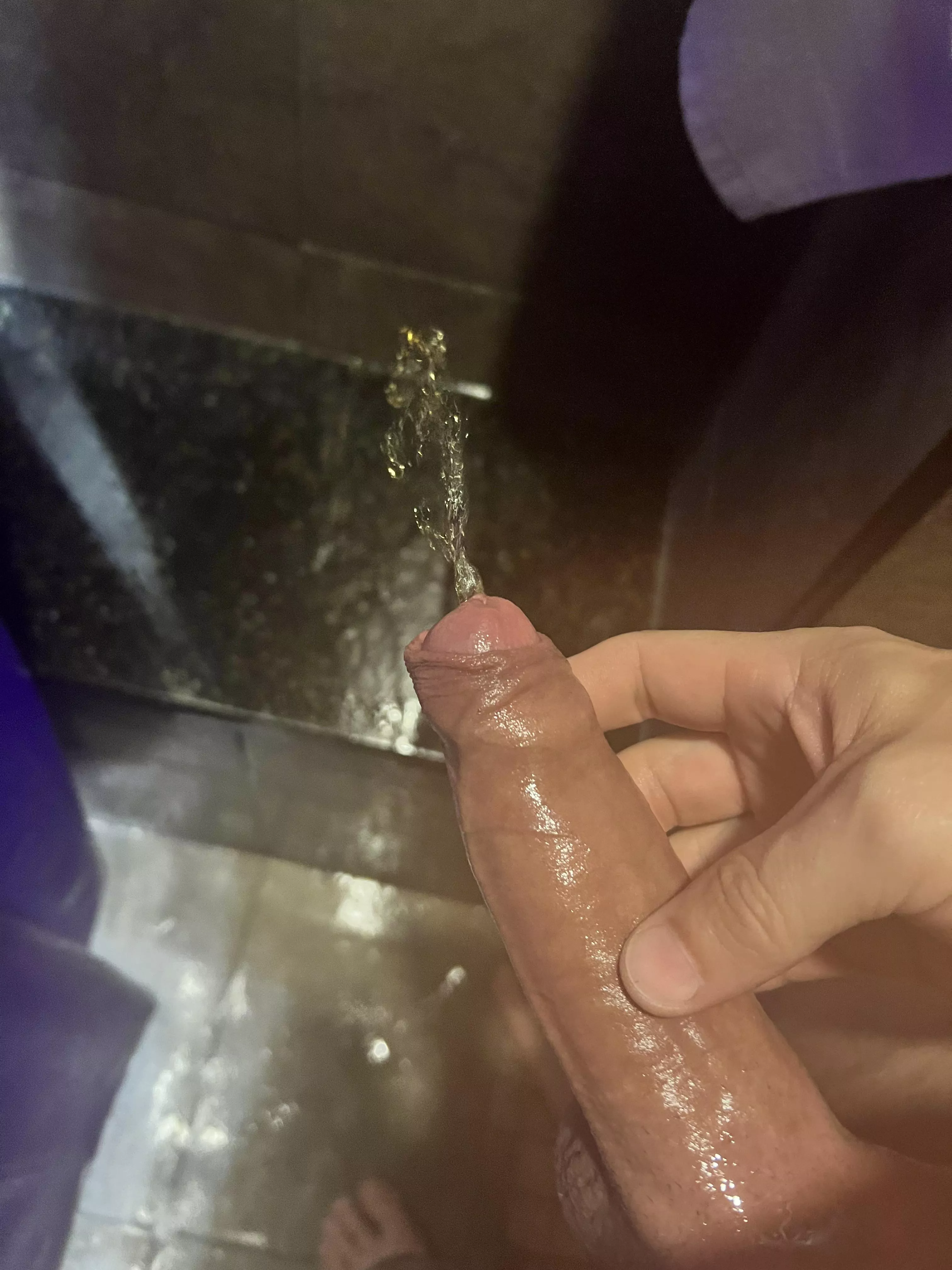 (40m) gym shower piss