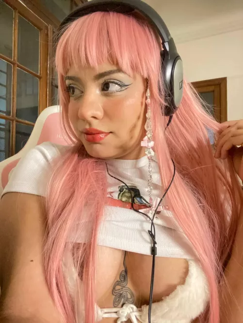 anyone who likes  overwatch