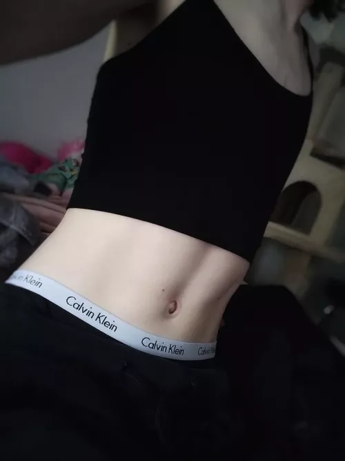 casual tummy :3 🖤