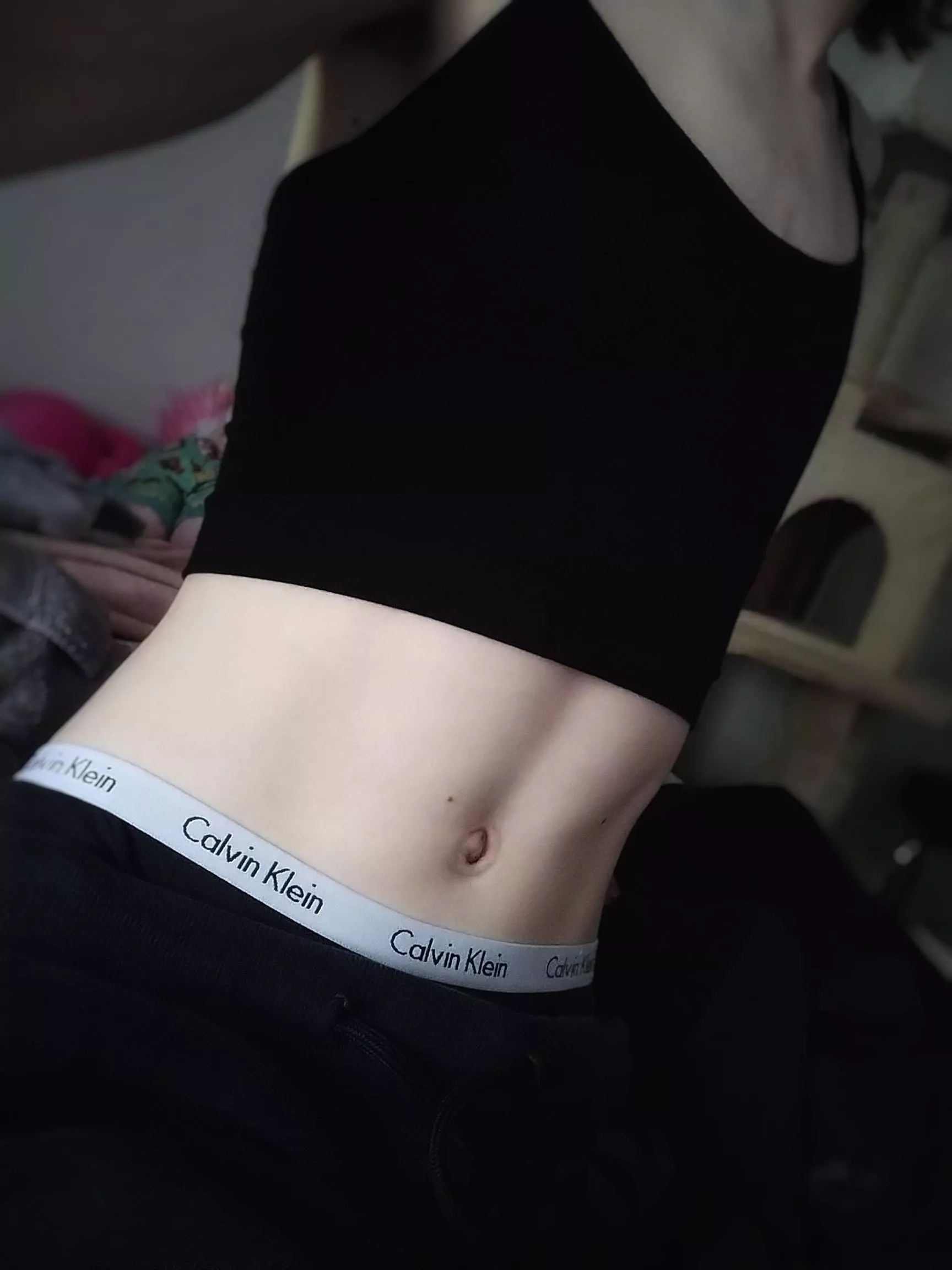 casual tummy :3 🖤
