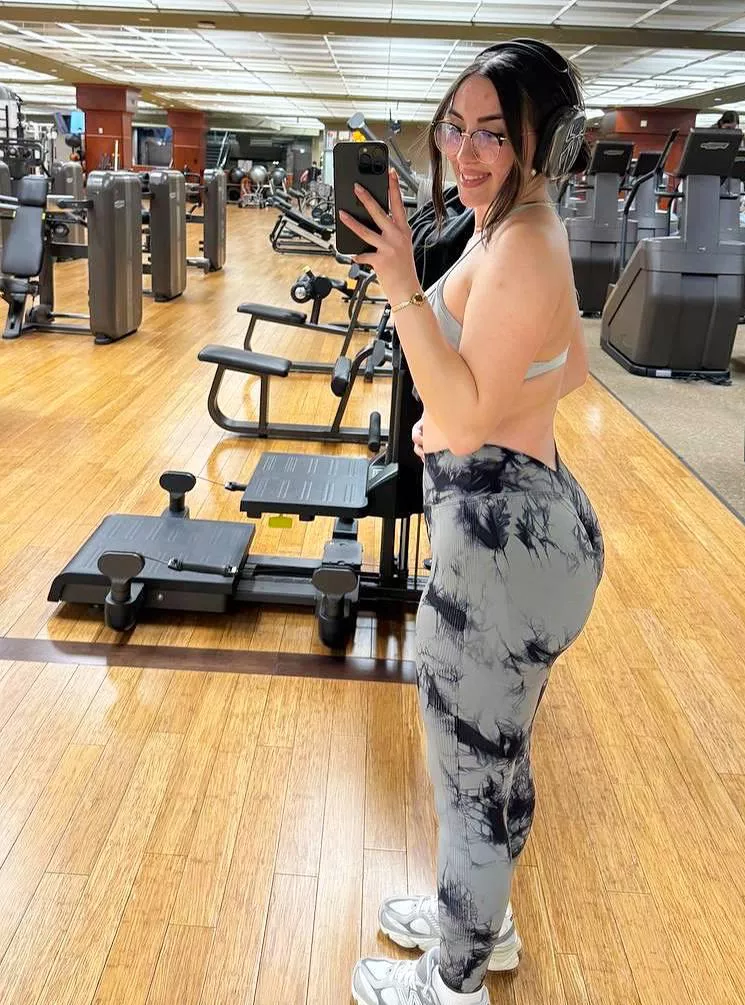 Could i capture your attention with my last minute yoga fit?