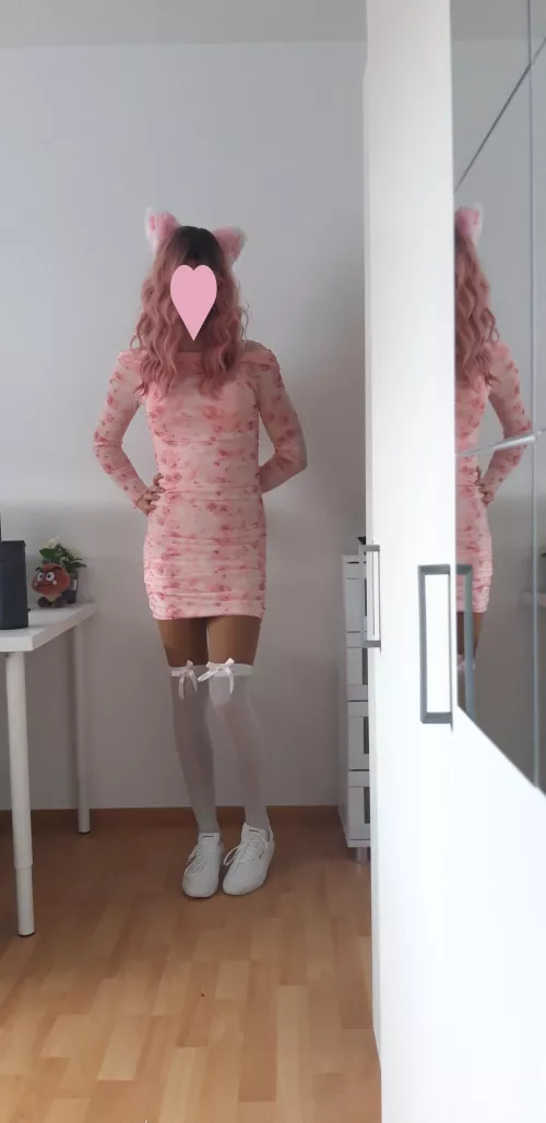 Honestly, cat ears make every outfit purr-fect 😸✨🐾