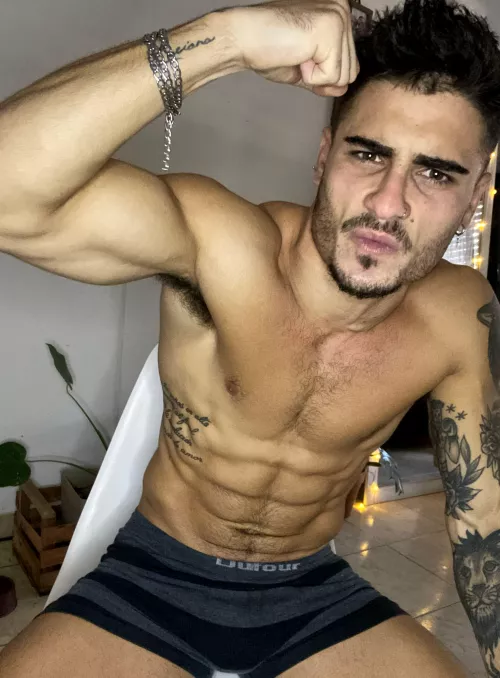 How badly do you want to sniff this stinky pit pic?