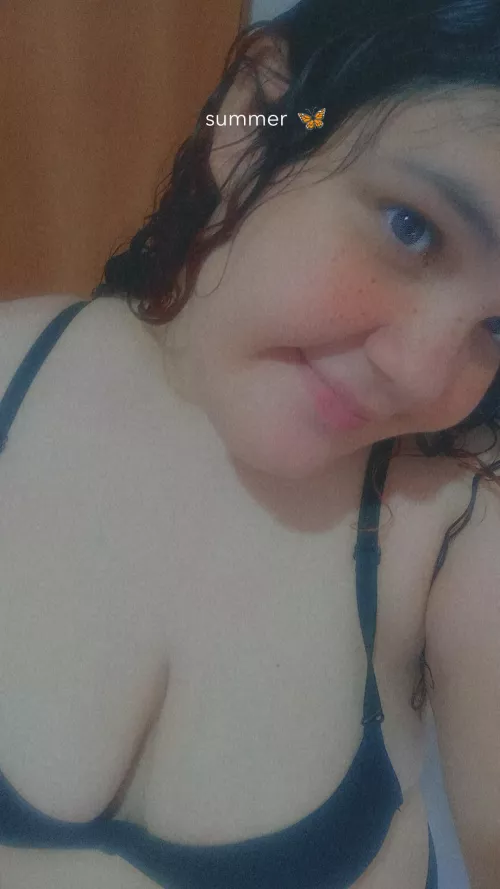 I feel so fucking horny I just wanna squirt 