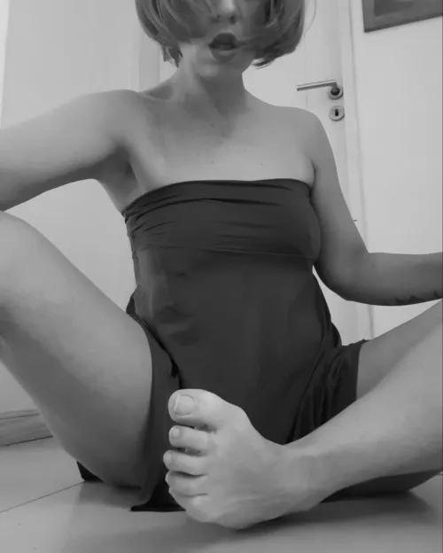 I want you to give love to my feet 