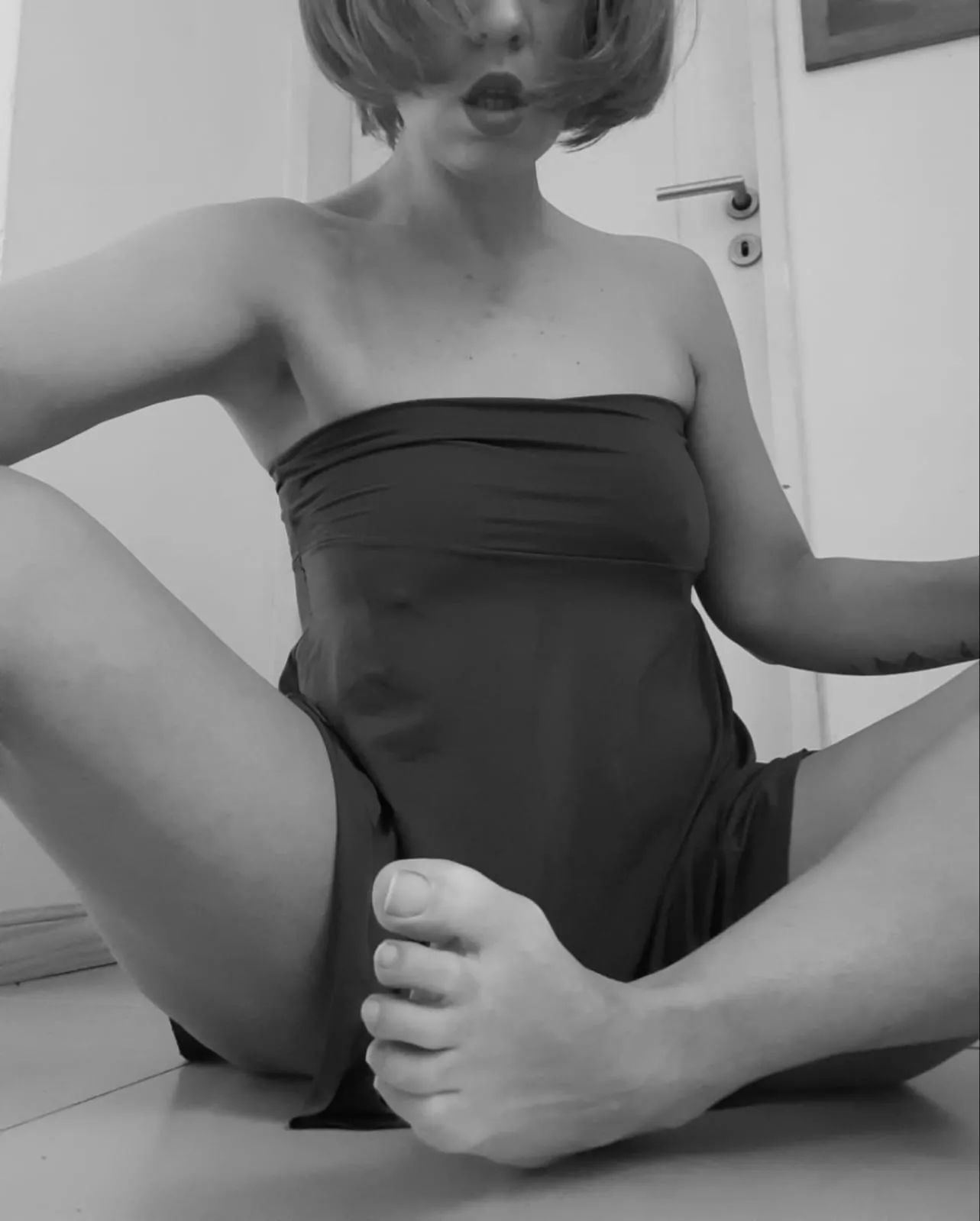 I want you to give love to my feet 