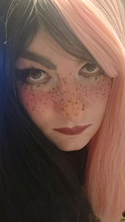 Im not moody this is how my face looks 😅