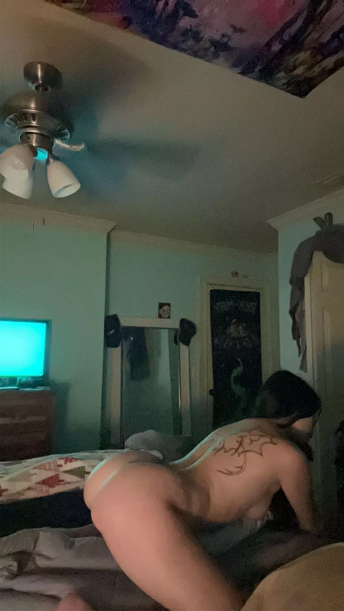 Just a fat ass arched in its natural habitat