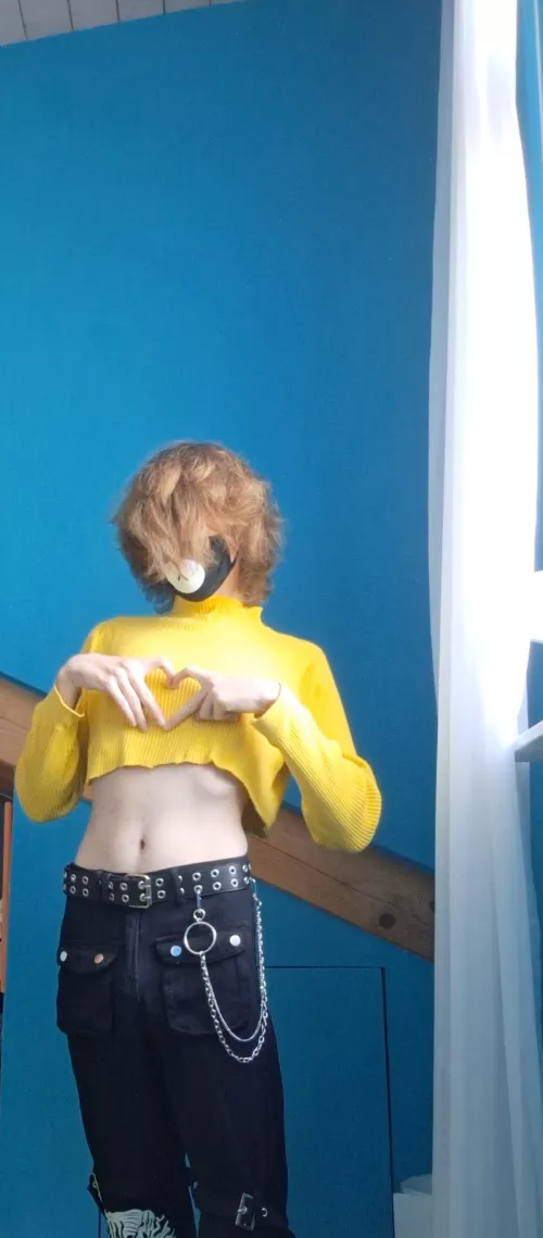 Made myself a new crop top :3