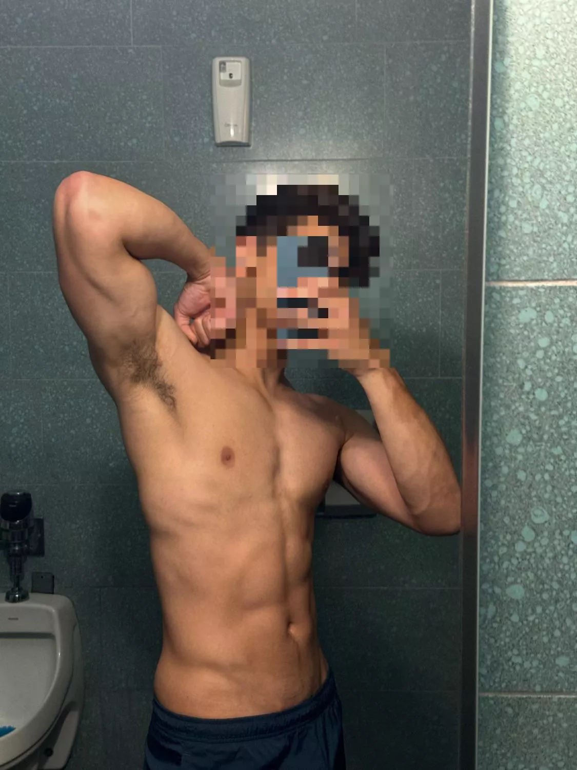 Taste my pits mid-workout 