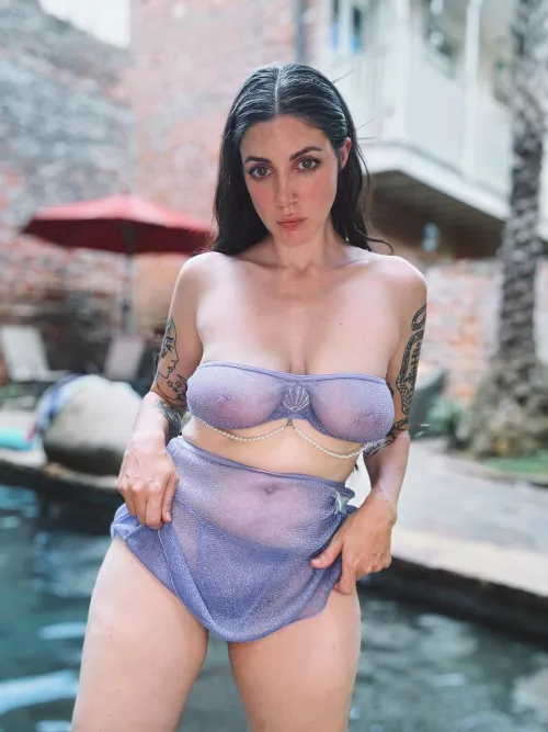 This is a pool appropriate outfit, I don't care what you say