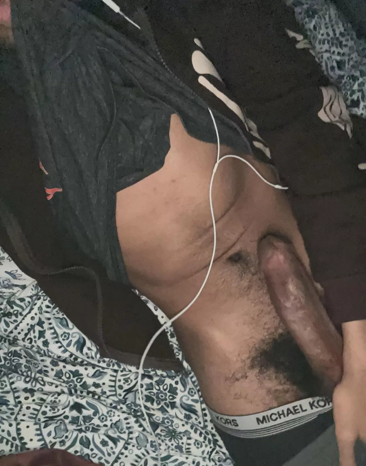 19 verse looking for long term fwbs (@sunshine-shitty) gamer+ bromance+