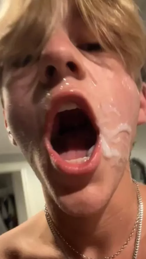 25 year old trynna make a hot group chat. Snap me at GayStudDick with face pic. Don’t be a boring person.