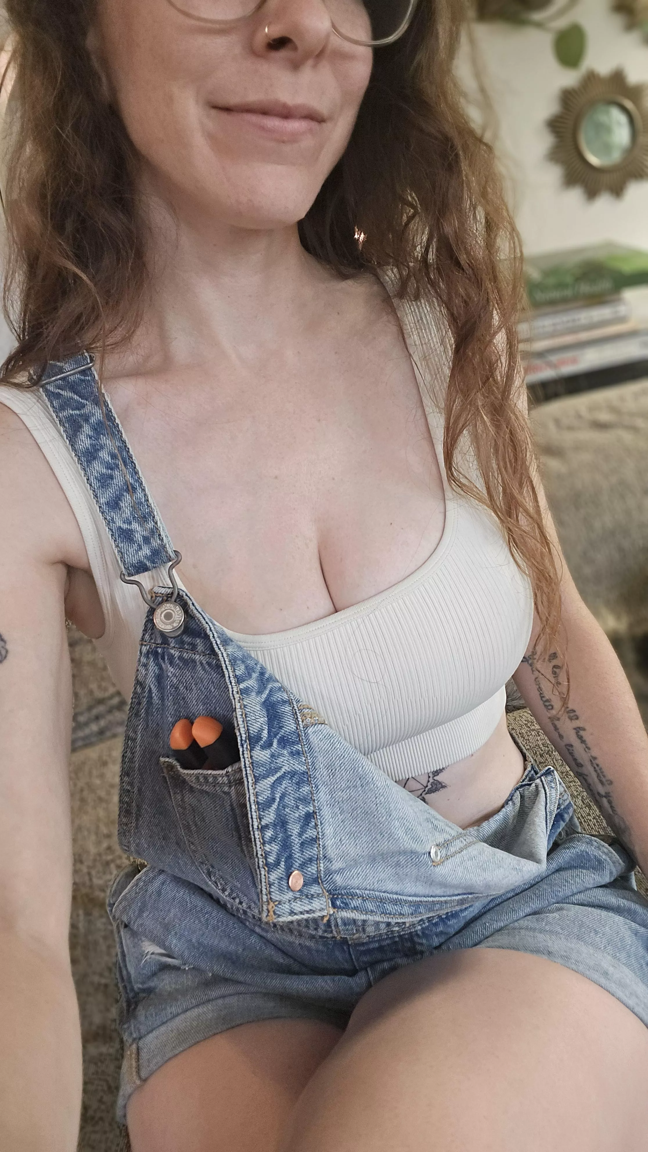 A bit of cleavage while working in the yard 😋