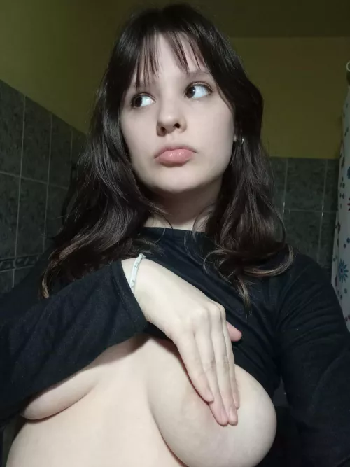 barely legal and looking forward to having fun