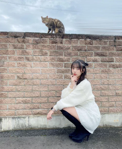 Cat Lady Hina Kikuchi