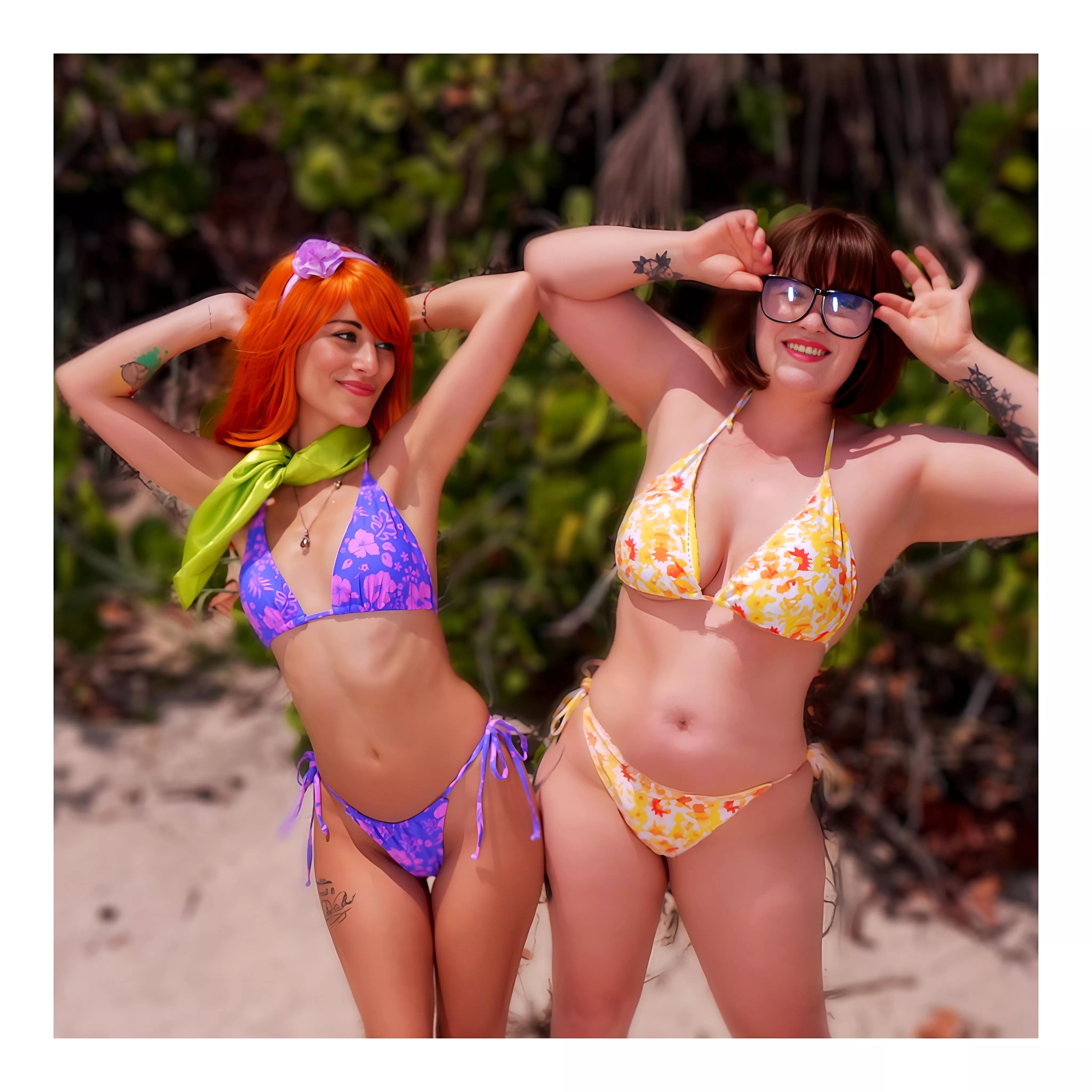 Daphne (@danibSciacca) and Velma (@Shybicosplay) at the beach photo by me.