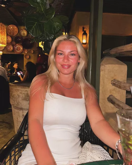 Do I look classy of dress? 18F
