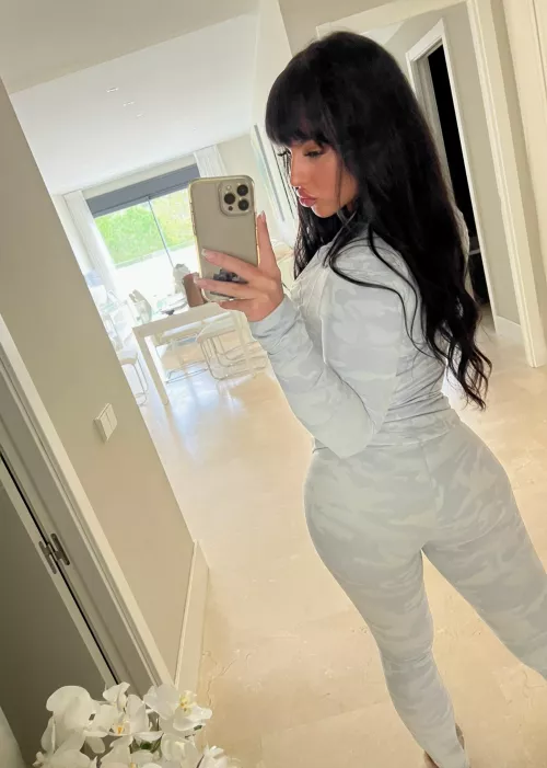 Doing everything to make you crave me.