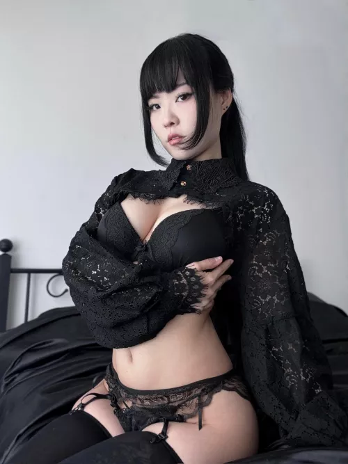 Drop a Y if you’re into big tiddy Japanese girls <3 
