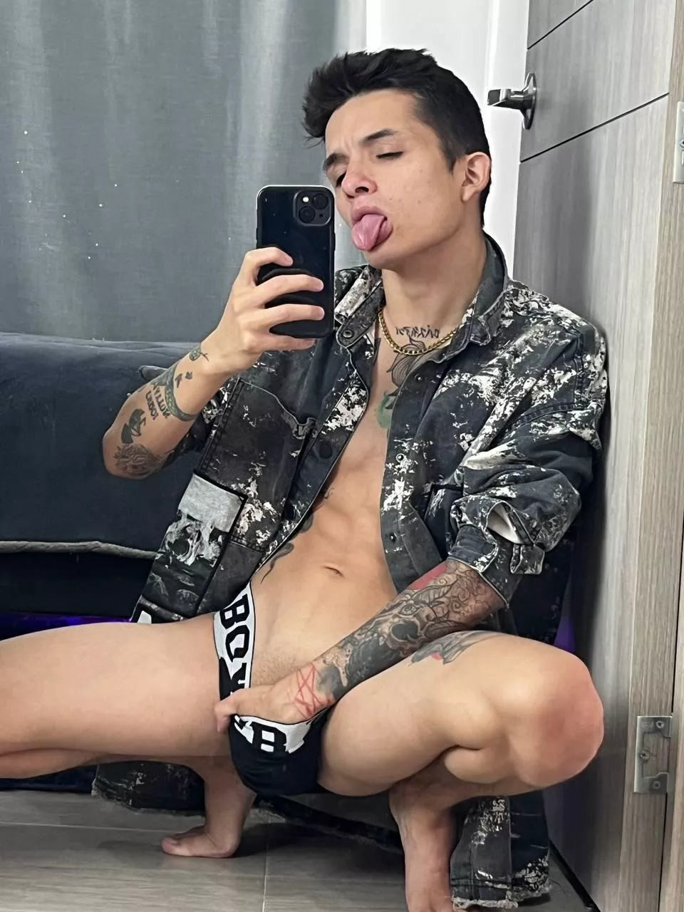 Everything I need and more between my fingers 🥵